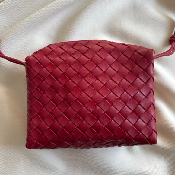 AUTHENTIC Bottega Veneta Small "Loop" Camera Bag in Red - Picture 11 of 11